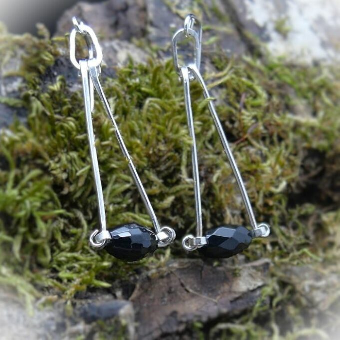 Boucle d'oreilles avec spinelle facettés noires